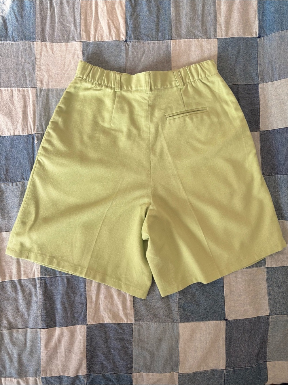 Vintage Lightweight Green Pleated High Waisted Shorts - Picture 2 of 7